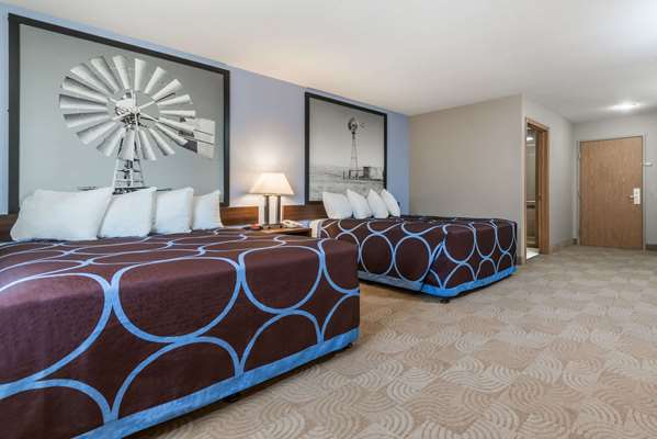  - Super 8 Motel Beloit