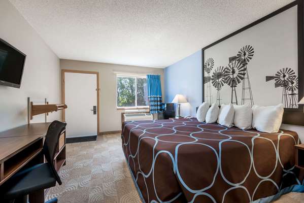  - Super 8 Motel Beloit