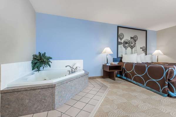 Suite - Super 8 Motel Beloit