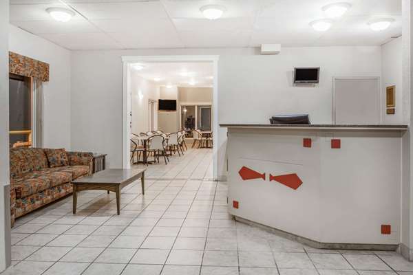  - Super 8 Hotel Pincher Creek