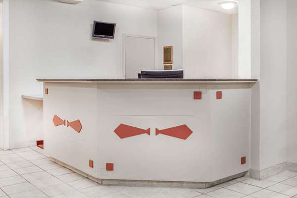  - Super 8 Hotel Pincher Creek