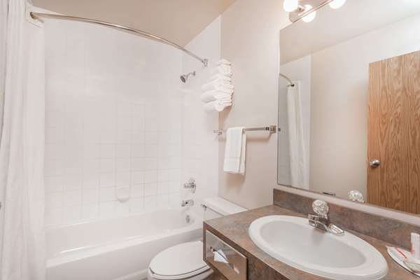  - Super 8 Hotel Pincher Creek