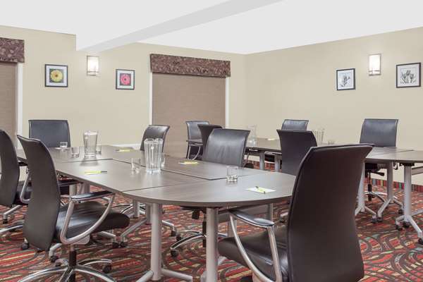  - Super 8 Hotel Brandon