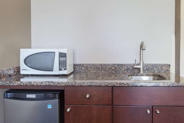  - Super 8 Hotel Brandon