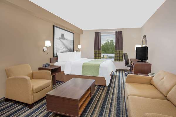  - Super 8 Hotel Brandon