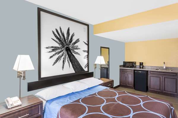  - Super 8 Motel Sarasota