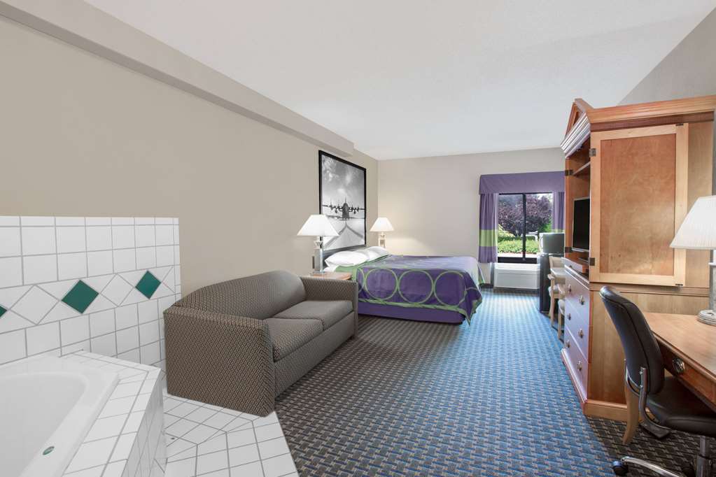 SUPER 8 BY WYNDHAM CLEMMONS/WINSTON-guestroom-Guest Room,Tub - Jetted,Suite,On-Site.jpg