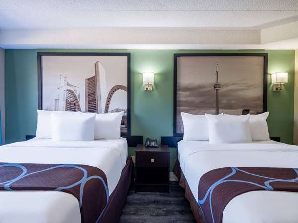  - Super 8 Hotel Scarborough