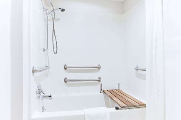  - Super 8 Motel Oelwein