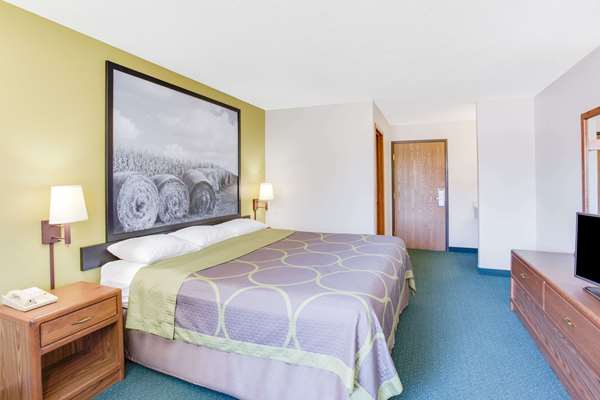  - Super 8 Motel Oelwein
