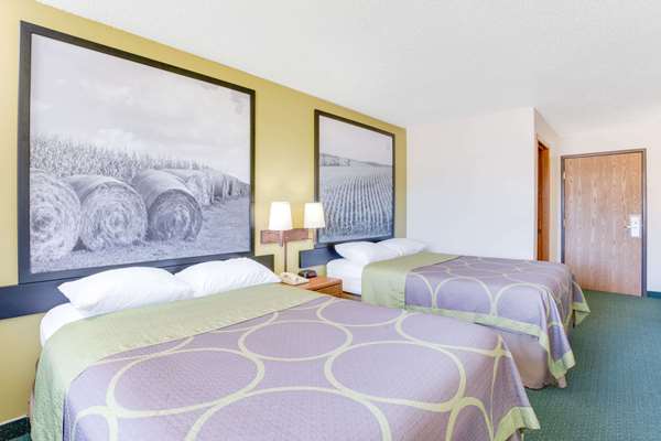  - Super 8 Motel Oelwein