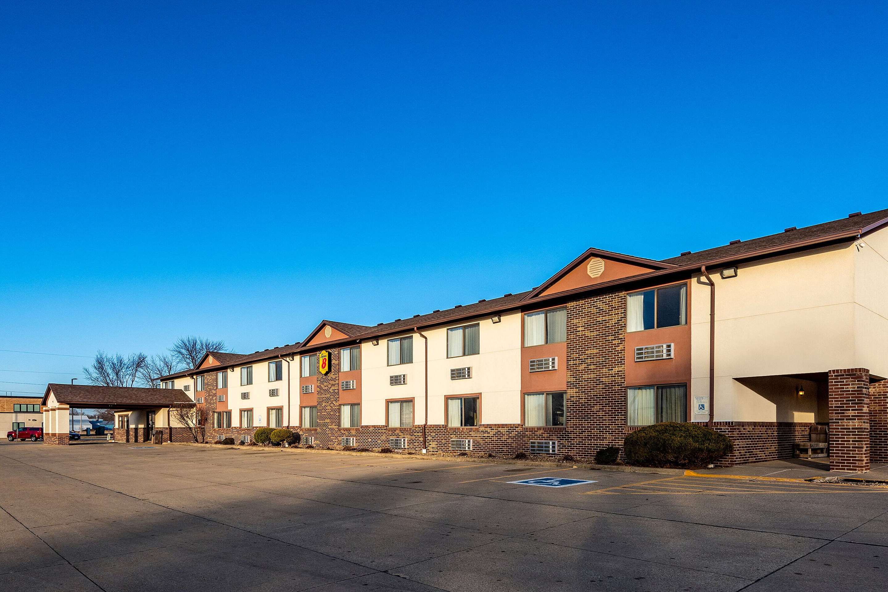 Exterior | Super 8 by Wyndham Oelwein