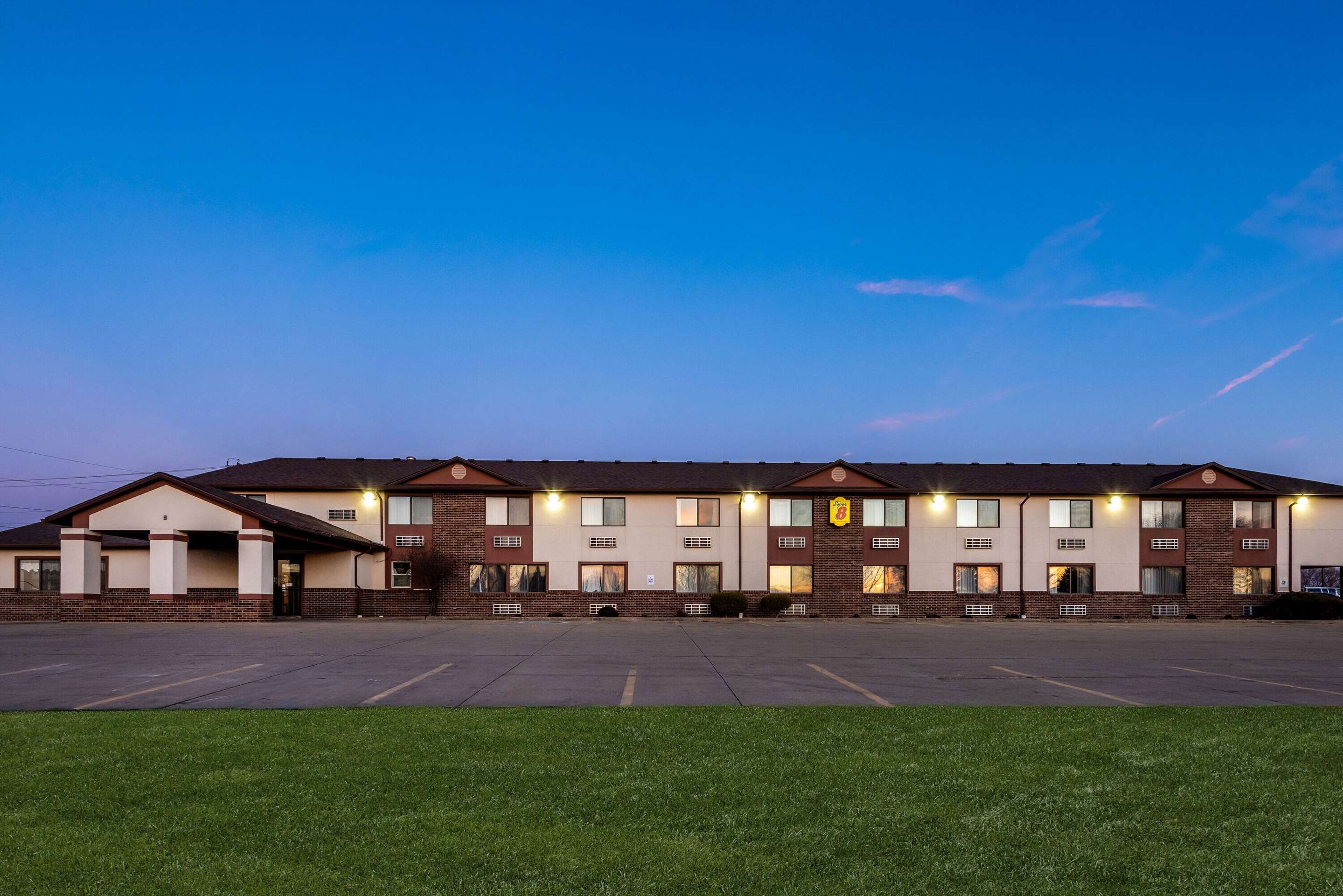 Exterior | Super 8 by Wyndham Oelwein
