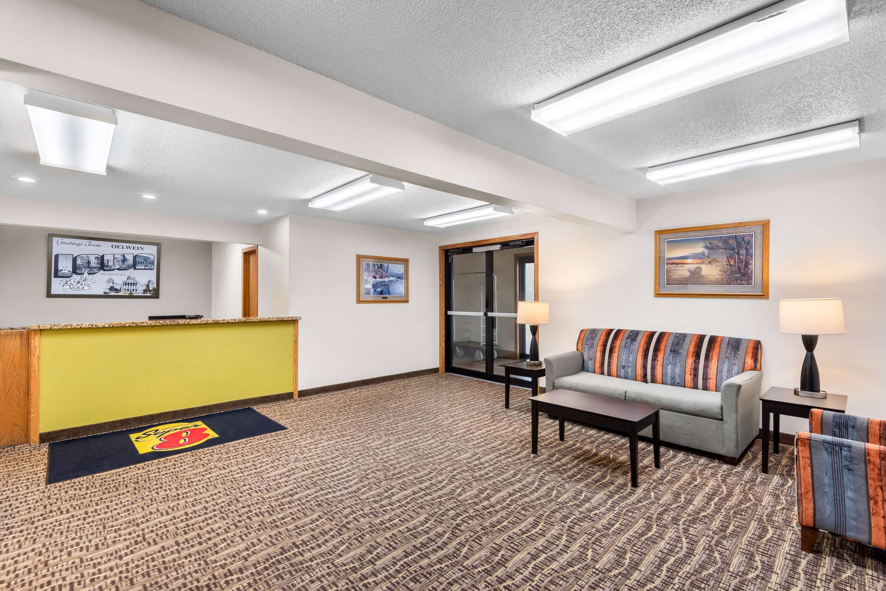 Lobby | Super 8 by Wyndham Oelwein