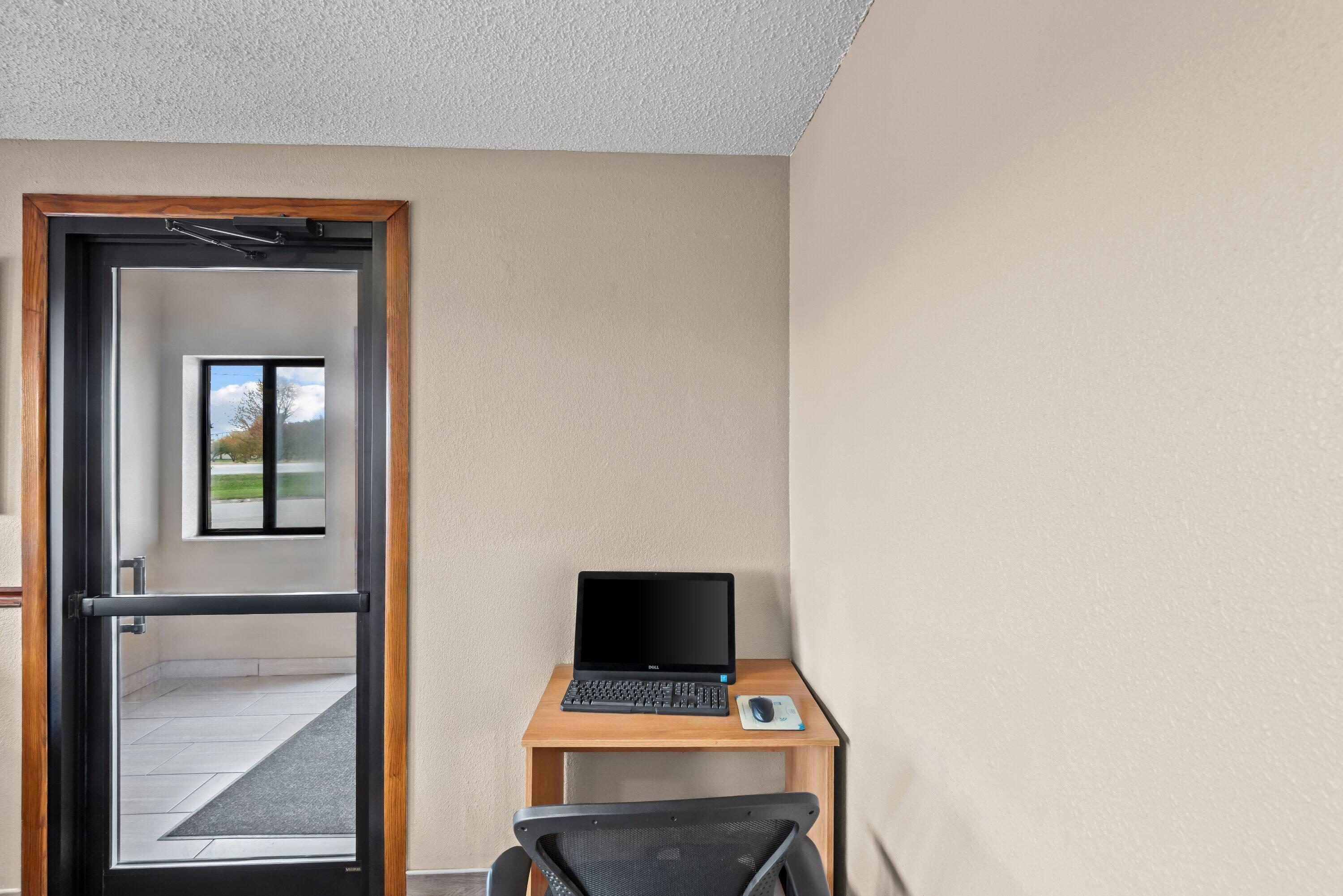 Business Center | Super 8 by Wyndham Jefferson