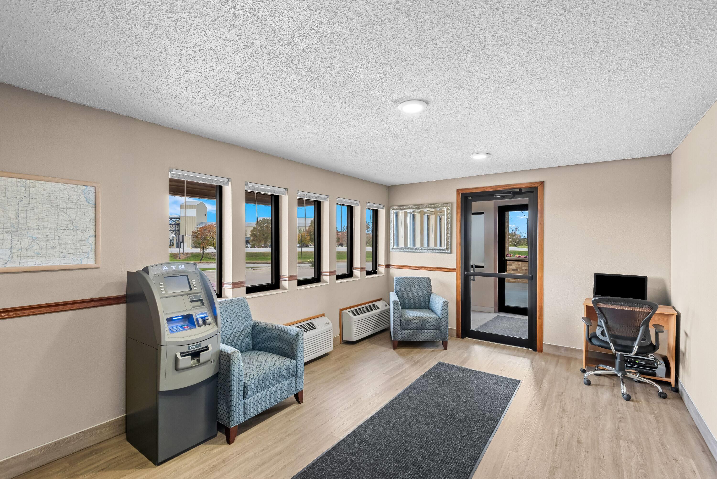 Lobby | Super 8 by Wyndham Jefferson