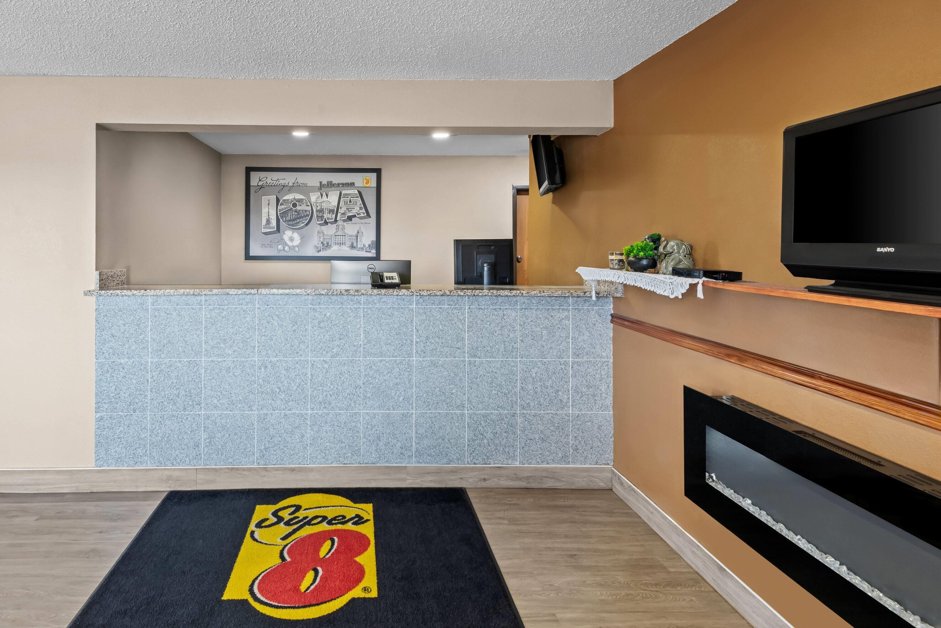 Reception | Super 8 by Wyndham Jefferson