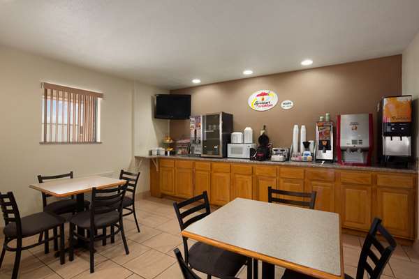 Restaurant - Super 8 Motel Pleasanton