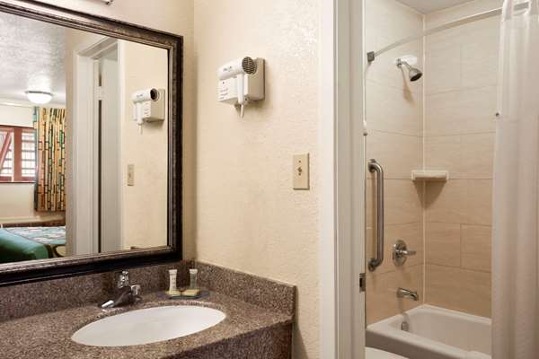  - Super 8 Motel Pleasanton