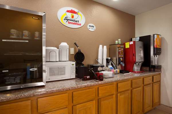 Restaurant - Super 8 Motel Pleasanton