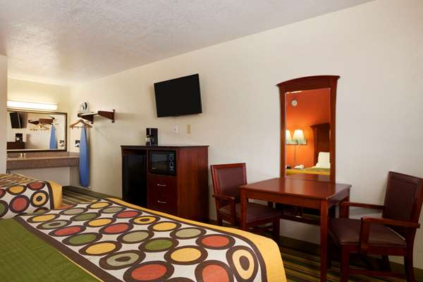  - Super 8 Motel Pleasanton