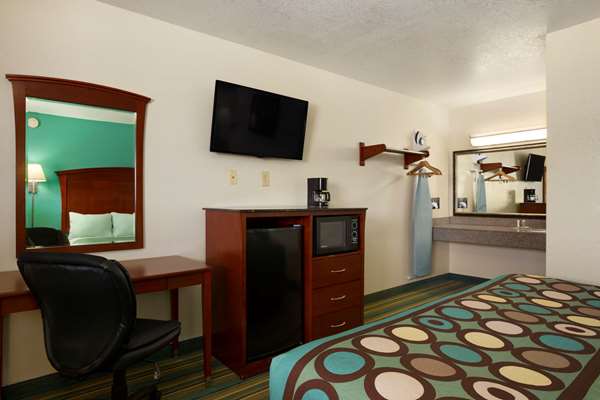  - Super 8 Motel Pleasanton