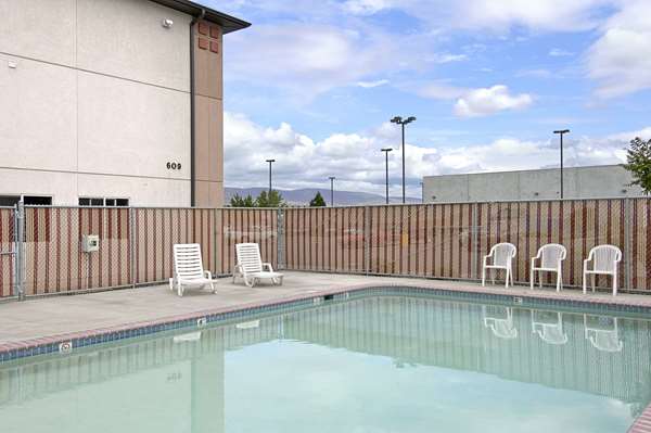 Pool - Super 8 Hotel The Dalles