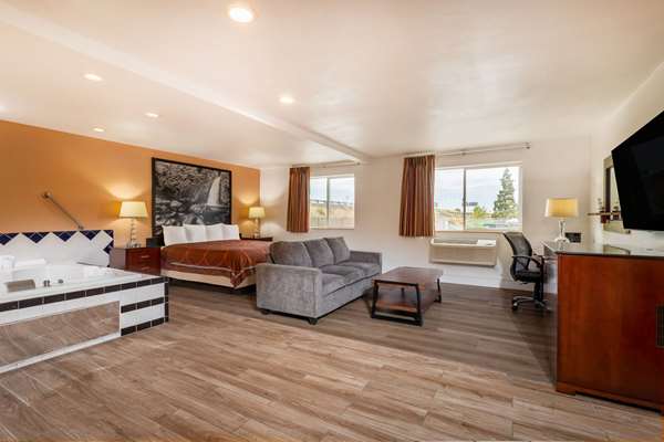 Suite - Super 8 Hotel The Dalles