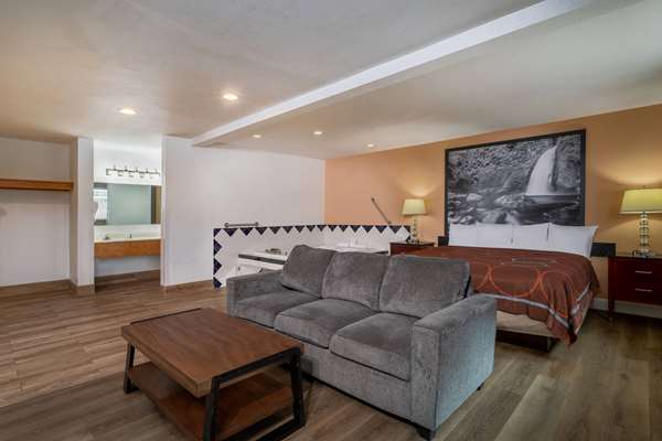 Suite - Super 8 Hotel The Dalles