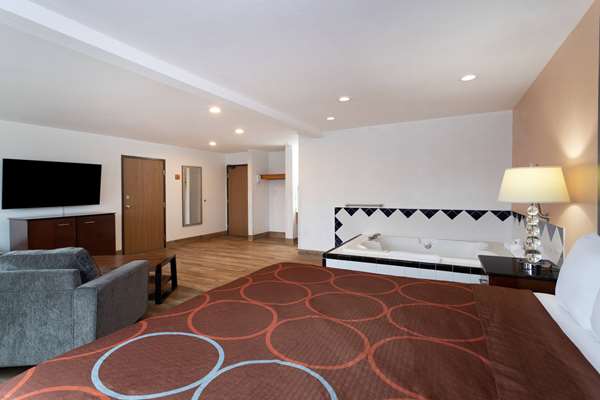 Suite - Super 8 Hotel The Dalles