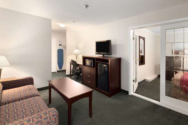 Suite - Travelodge Nanaimo