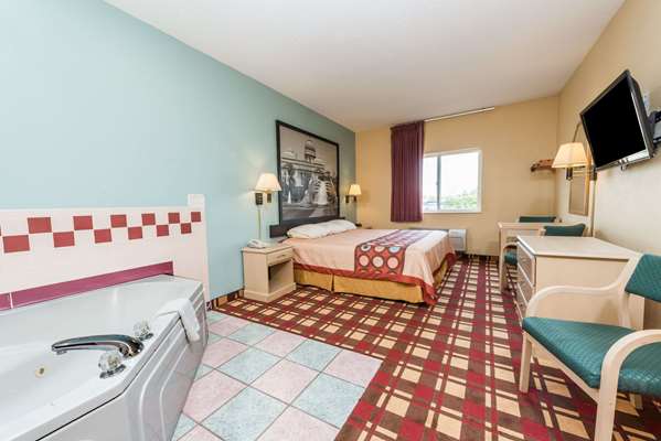 Suite - Super 8 Hotel Martinsville