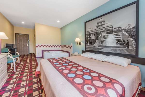 Suite - Super 8 Hotel Martinsville