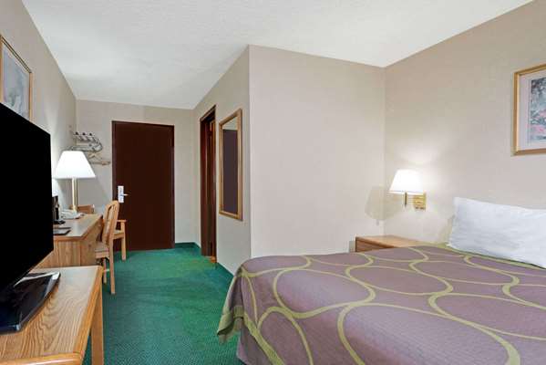  - Super 8 Hotel Kenmore