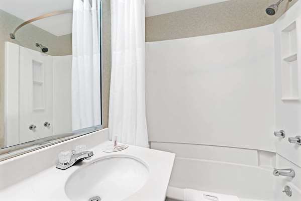  - Super 8 Hotel Kenmore