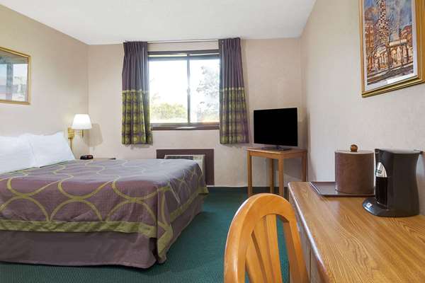  - Super 8 Hotel Kenmore