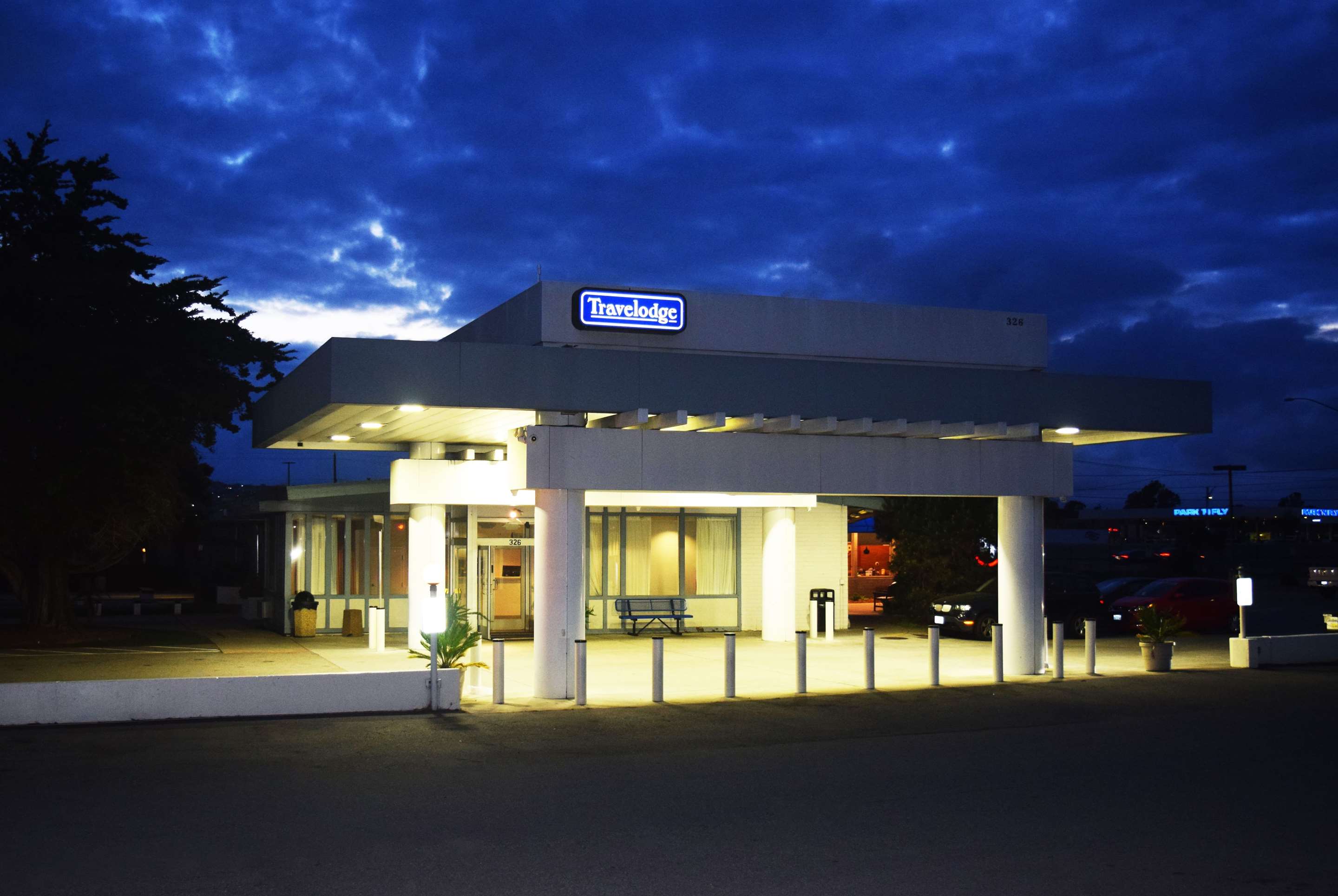 Exterior | Travelodge by Wyndham San Francisco Airport North