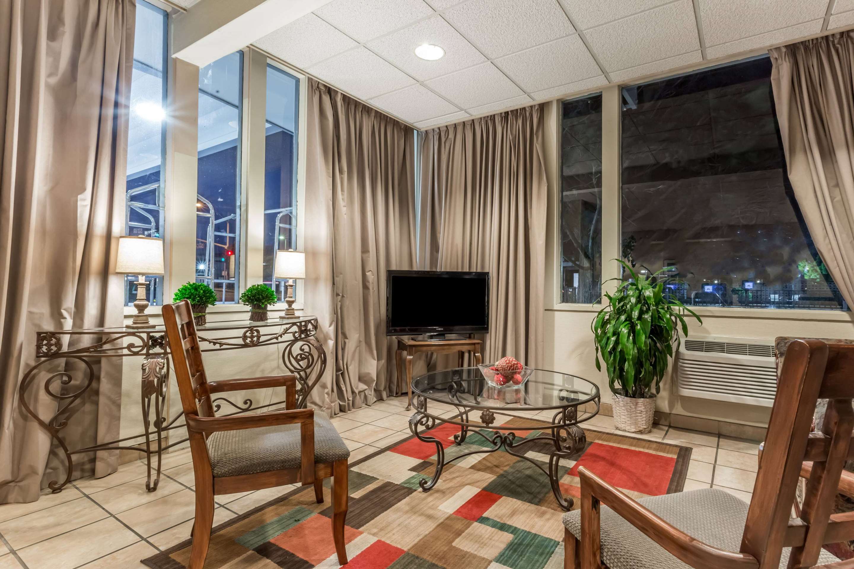 Lobby | Travelodge by Wyndham San Francisco Airport North