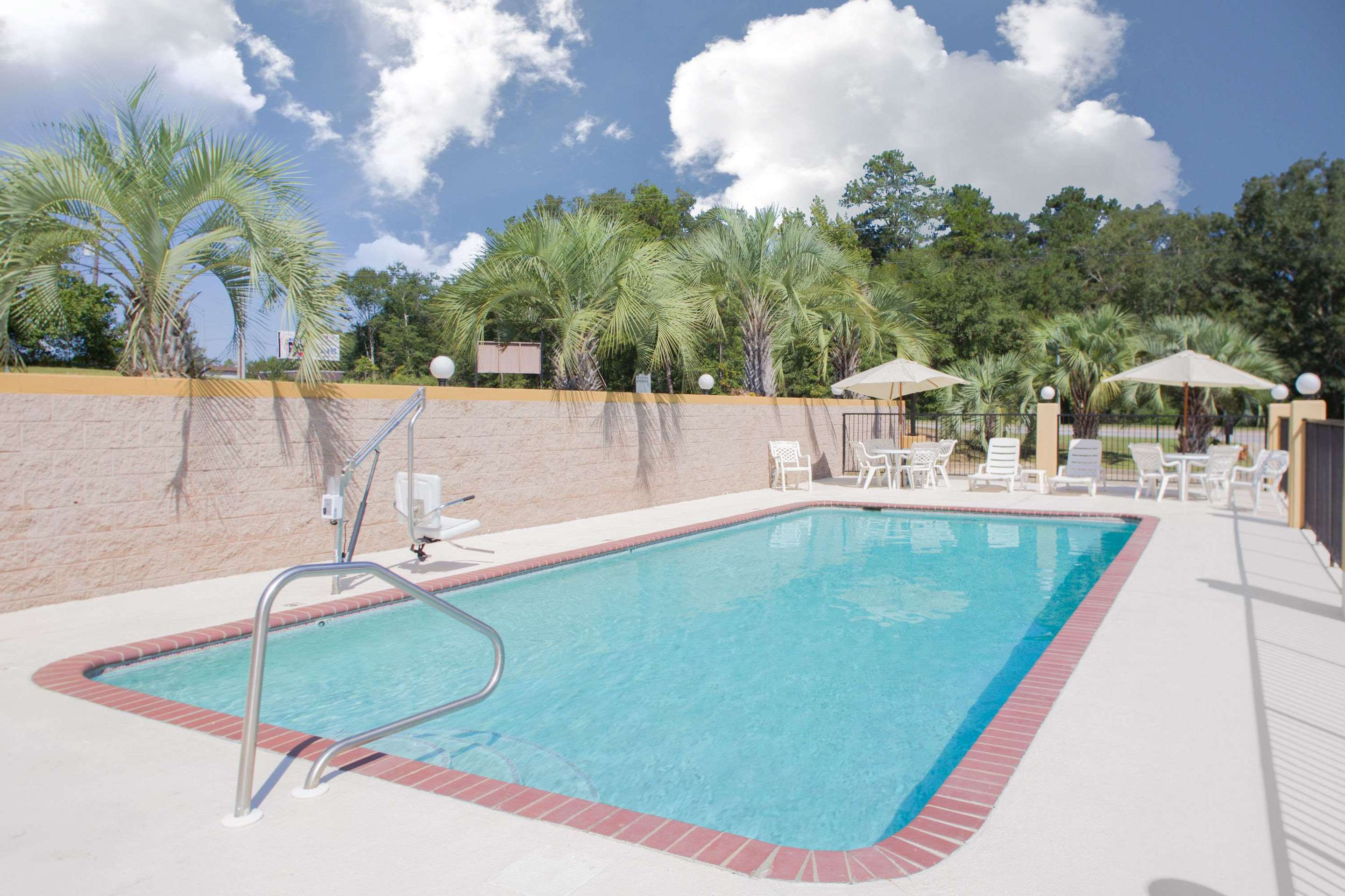 Pool | Days Inn by Wyndham Andalusia