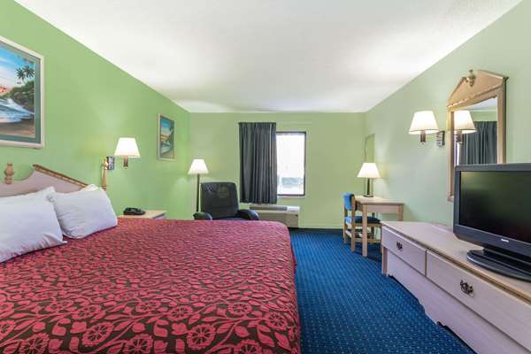  - Days Inn & Suites Callaway
