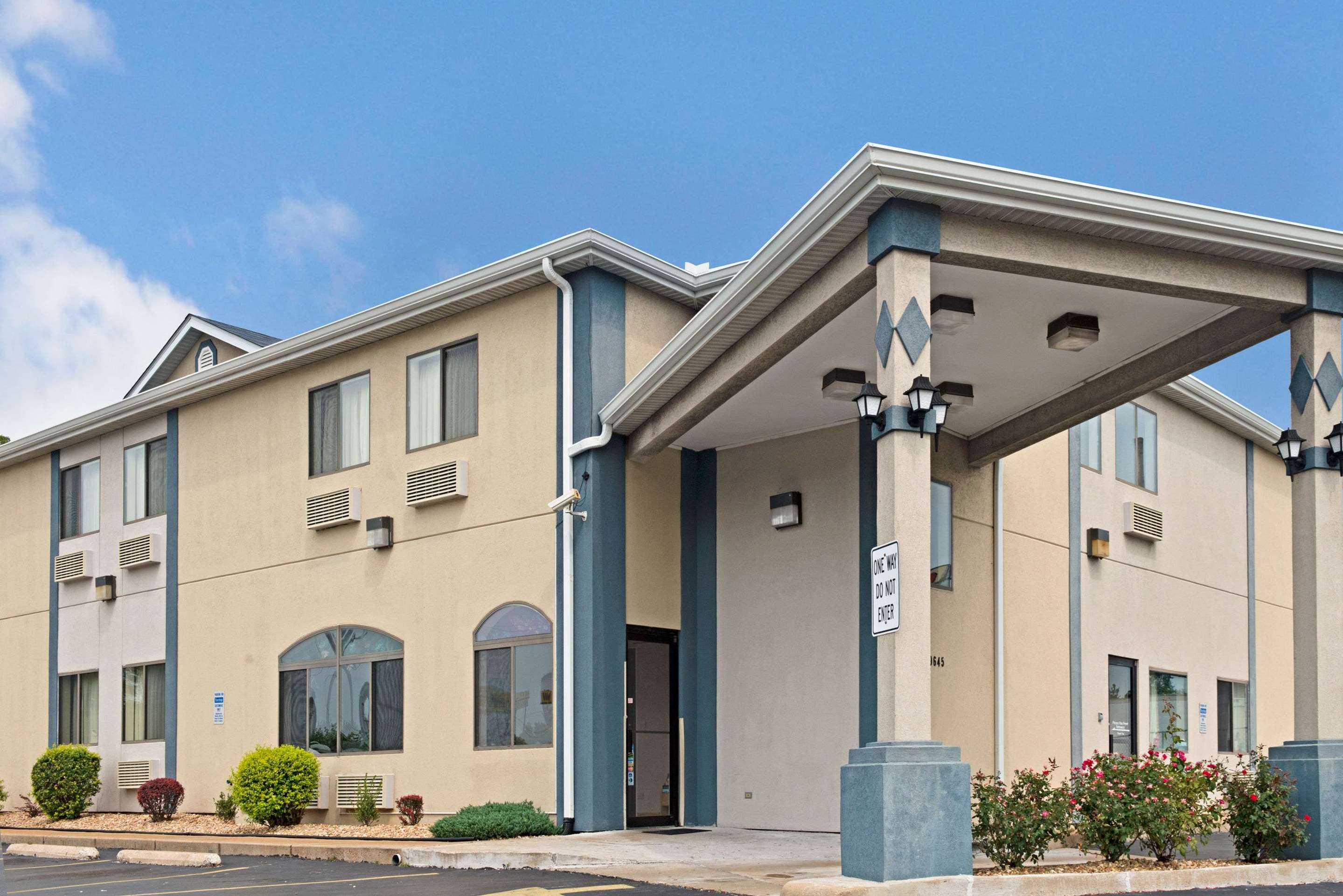 Welcome to the St. Louis Travelodge | Travelodge by Wyndham St. Louis