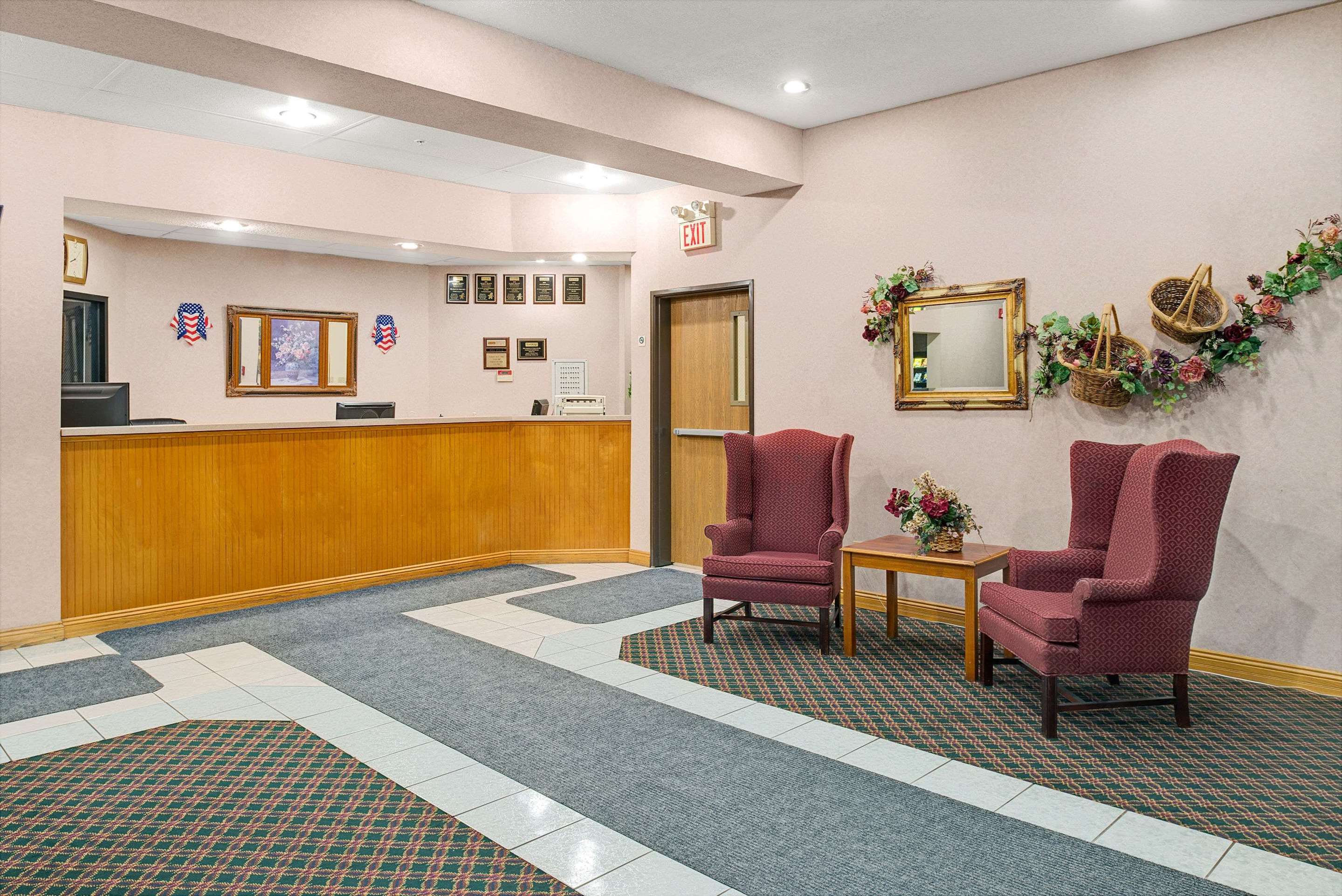 Lobby | Travelodge by Wyndham St. Louis
