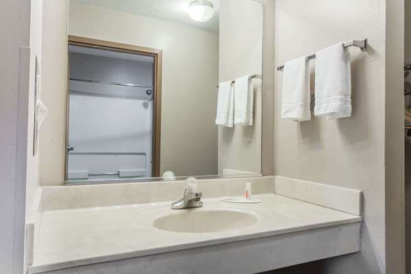  - Super 8 Hotel La Grange - I-71, Exit 22
