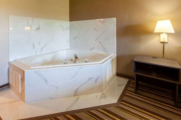 Suite - Super 8 Hotel La Grange - I-71, Exit 22