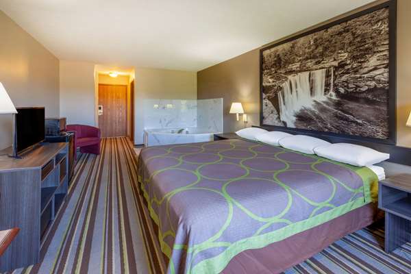 Suite - Super 8 Hotel La Grange - I-71, Exit 22