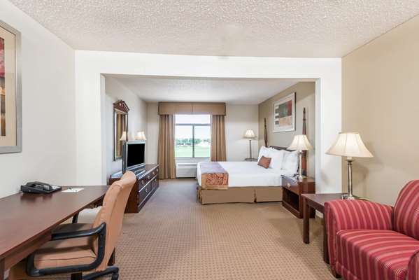 Suite - Wingate by Wyndham Hotel Irving