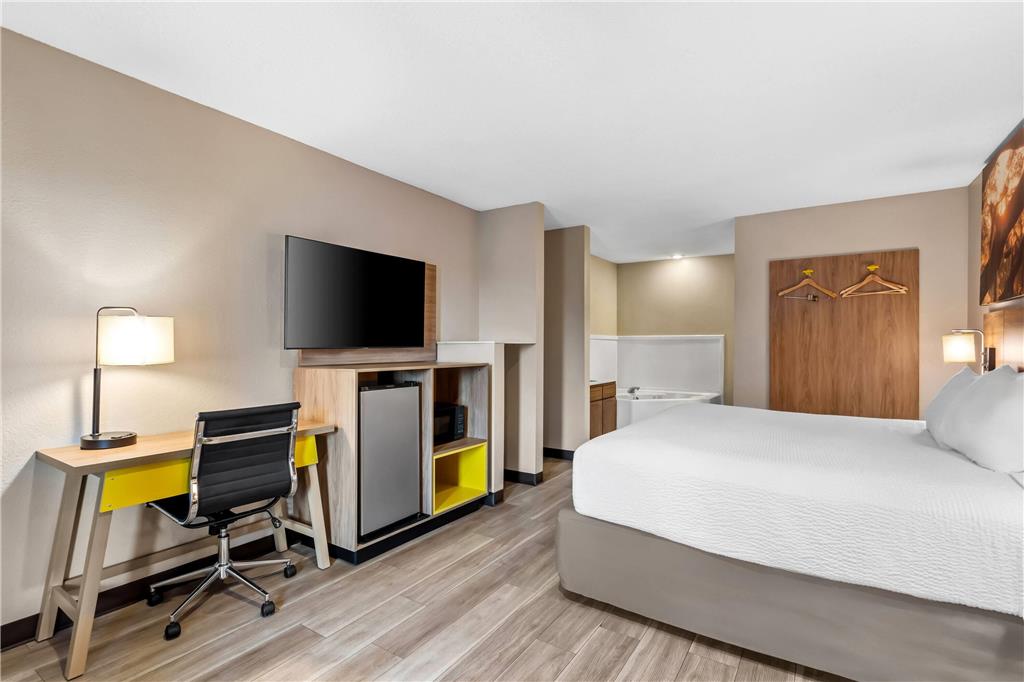 DAYS INN BY WYNDHAM, BAINBRIDGE-guestroom-Guest Room,Suite,On-Site.jpg