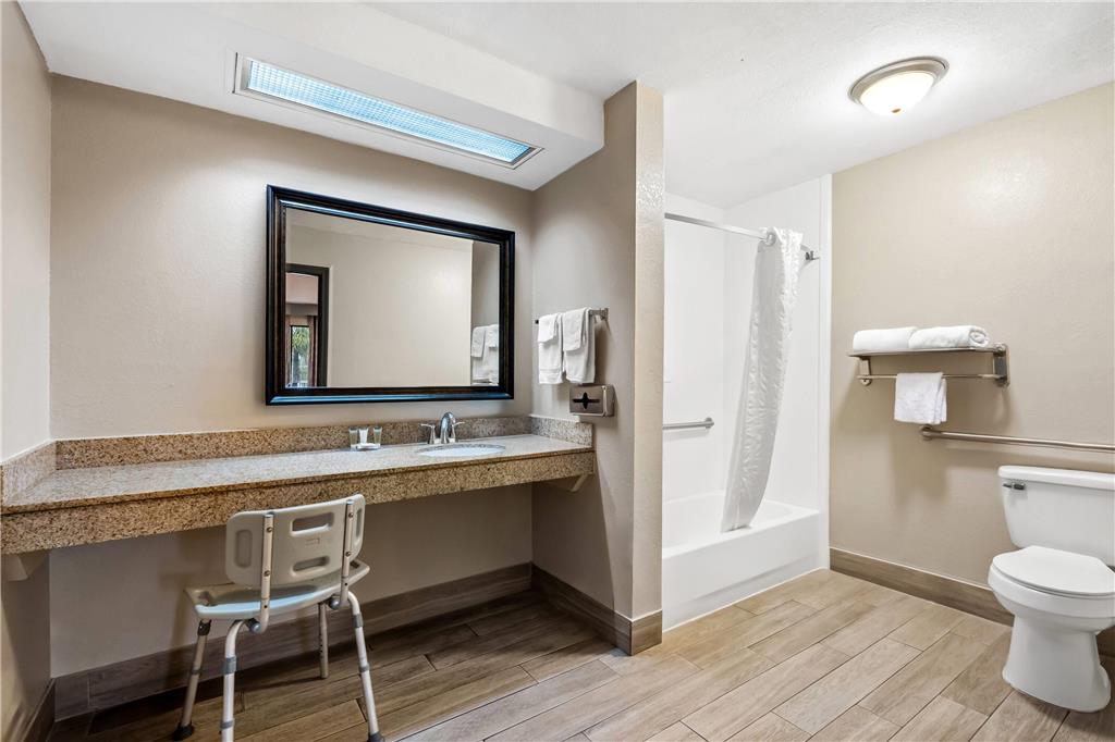 DAYS INN BY WYNDHAM, BAINBRIDGE-guestroom-Guest Room,Bathroom,Accessibility,On-Site.jpg