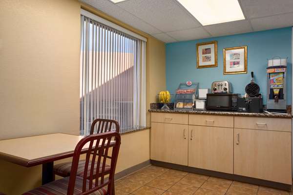 Restaurant - Super 8 Motel Downtown Capital Area Austin - I-35, Exit 235A