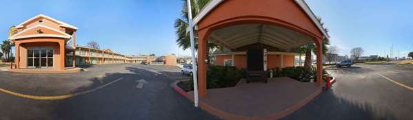 Exterior view - Super 8 Motel Downtown Capital Area Austin - I-35, Exit 235A